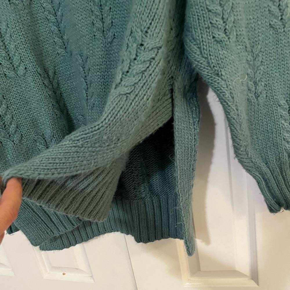 Lucky Brand Oversized Slouchy Fit Chunky Cozy Green Cable Knit V-Neck Sweater. - Picture 14 of 15